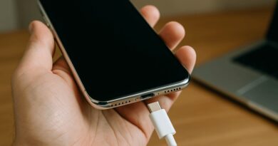 jak naładować telefon z zepsutym wejściem ładowania