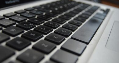 jak napisać zi na komputerze