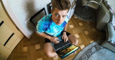 ile prądu zużywa laptop przez 8 godzin