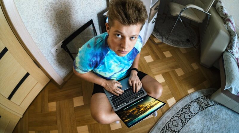ile prądu zużywa laptop przez 8 godzin