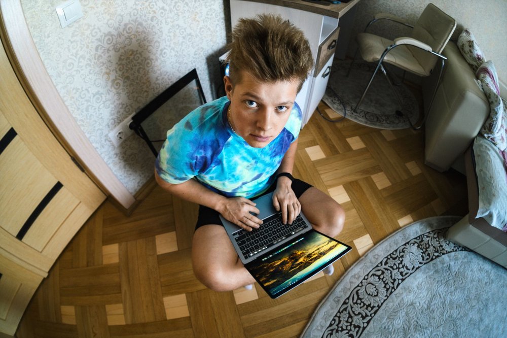 Ile prądu zużywa laptop przez 8 godzin?