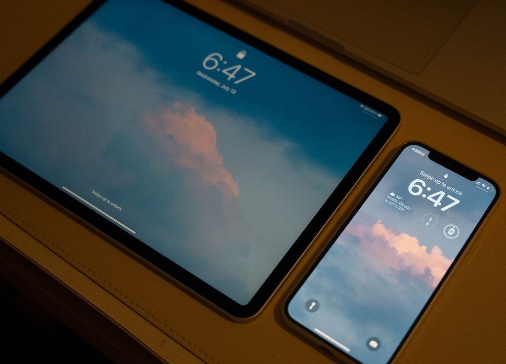 Tablet i smartfon z tym samym ekranem blokady