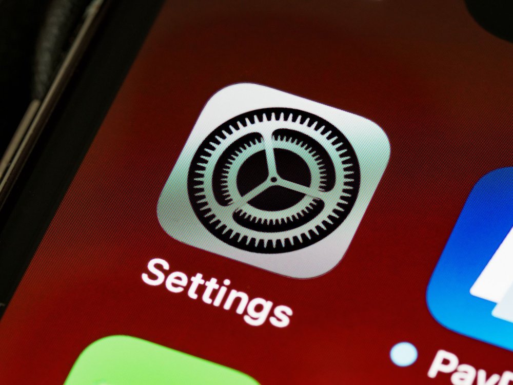 Ekran iPhone'a z ikoną aplikacji ustawień